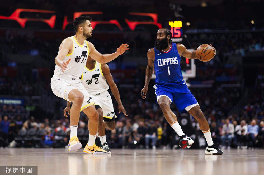 甚至带有指 甚至带有指