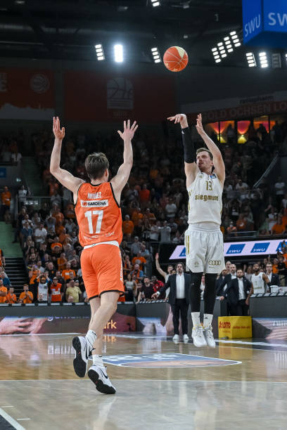 令人侧目 令人侧目