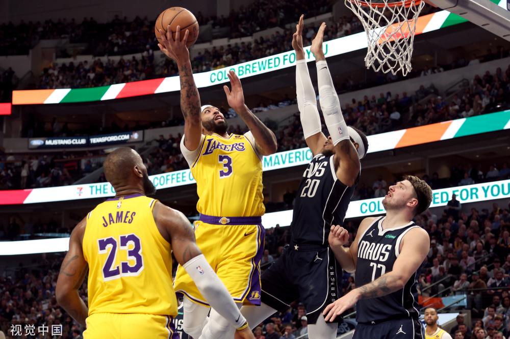 成功捧起冠 成功捧起冠